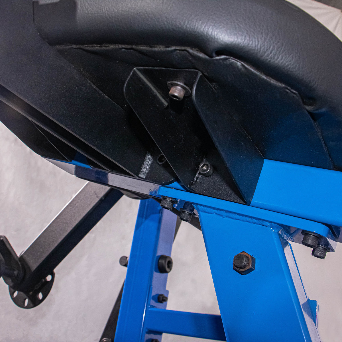LEG CURL/EXTENSION MACHINE